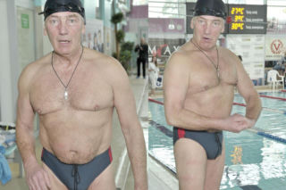 78-letni Karol Strasburger ma ciało jak młodzian. Był znakomitym sportowcem, ćwiczył całe życie