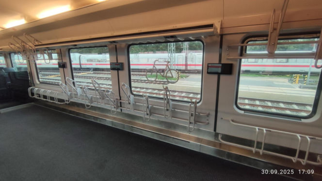 Poniemieckie wagony wjadą na polskie tory w 2026 roku. Pokazano wnętrza