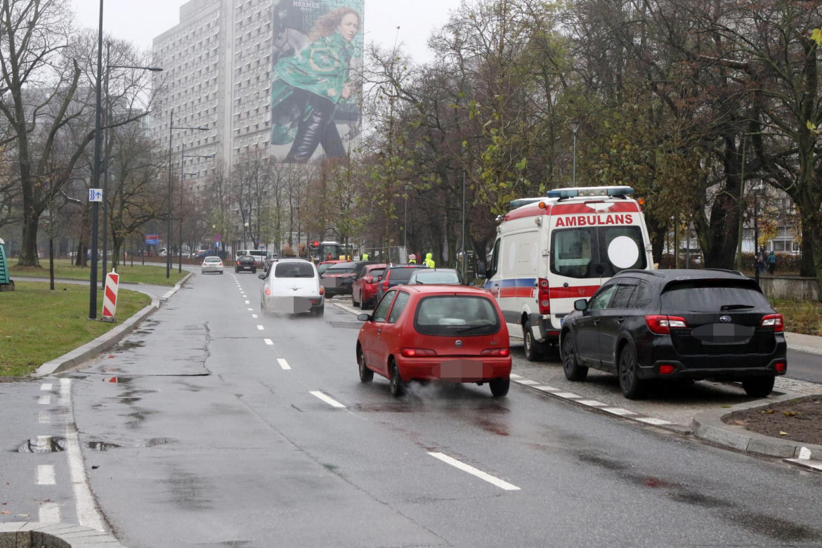 Zabrali miejsca parkingowe i zwęzili ulicę by zrobić ścieżkę rowerową. Biorą się za kolejne ulice