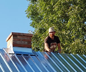 Sąsiedzi wybudowali dach dla chorego Tadeusza
