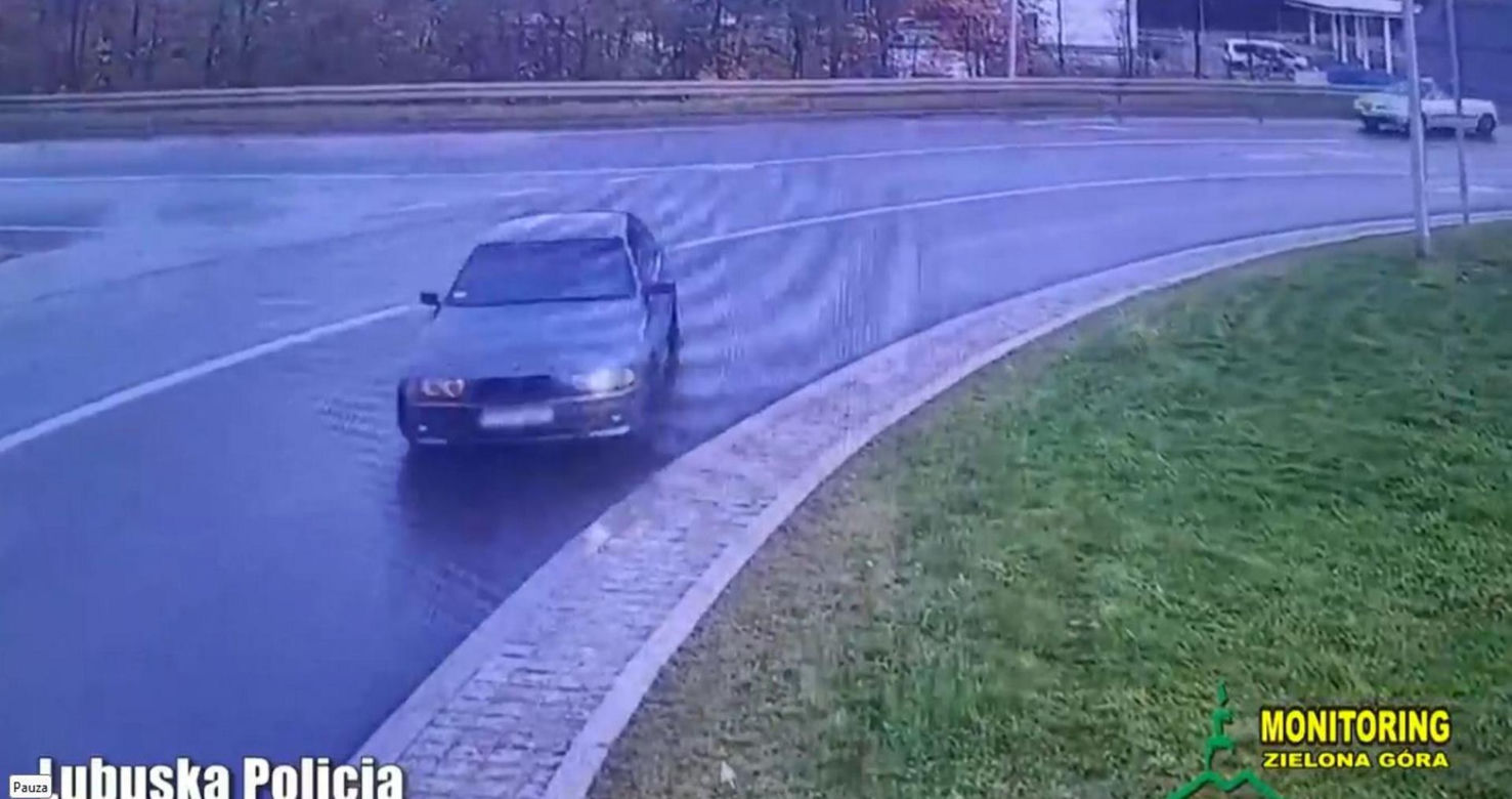 19-latek driftował na rondzie