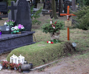 Tak wygląda grób Jana Lityńskiego w pierwszą rocznicę śmierci 
