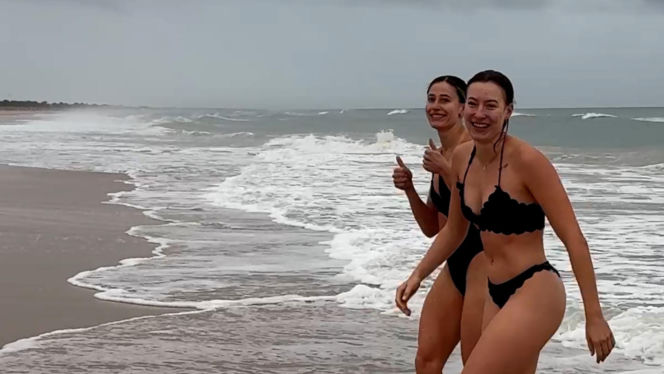 Natalia Bukowiecka i spółka w wodzie