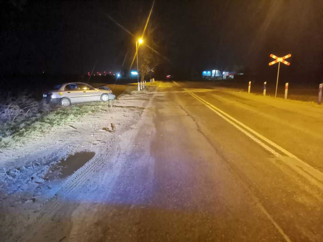 Ogromne szczęście 71-latka, który wjechał pod pociąg towarowy 