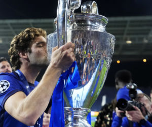 Piłkarze i kibice Chelsea Londyn świętują wygranie Ligi Mistrzów po zwycięstwie w finale 1:0 z Manchesterem City 