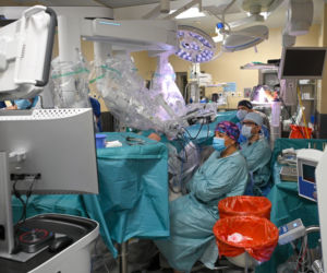 Polscy lekarze z Chin zoperaowali pacjentów w Warszawie. To pierwsze w historii operacje telerobotyczne na taką odległość