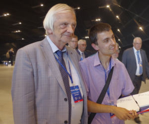 Wicemarszałek Ryszard Terlecki chętnie dawał autografy