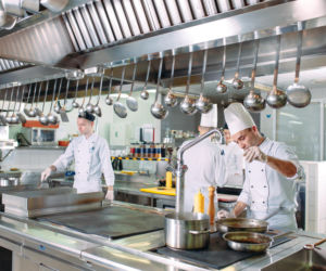 Separator tłuszczu – co to jest i jak chroni kanalizację przed awarią?