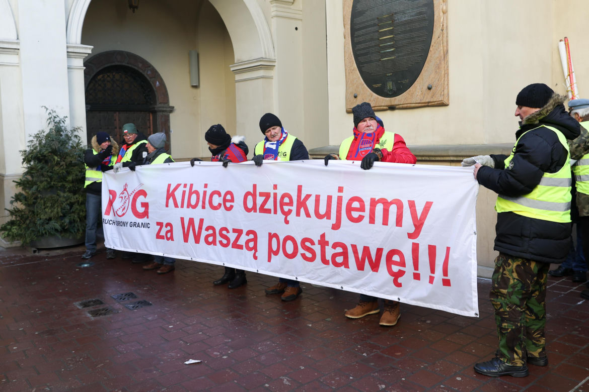 Prezydent na Jasnej Górze wśród kibiców. Podziękował za obronę  hasła „Bóg, Honor, Ojczyzna”