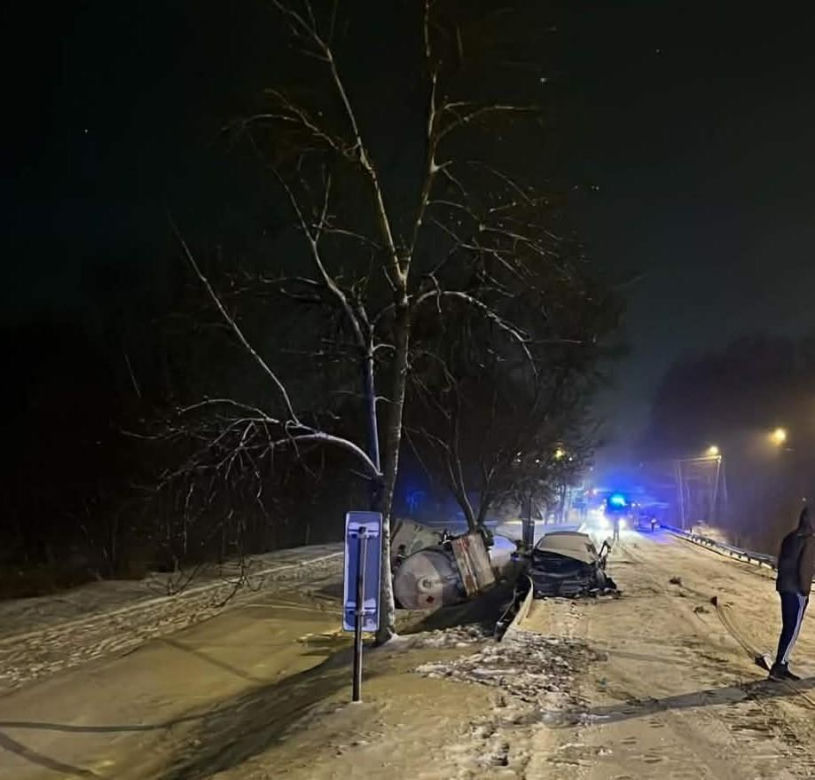 Przewrócona cysterna na DK19 w Sarnakach
