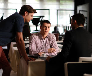 Hotel 52 sezon 7 odcinek 79 (odc. 1). Igor (Kamil Kula), Artur (Krzysztof Kwiatkowski)