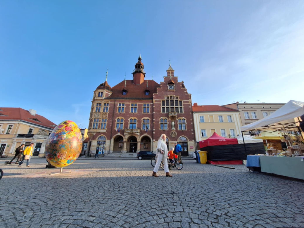 Tarnogórski Jarmark Wielkanocny 2025. Stoiska, atrakcje i świąteczna atmosfera na rynku