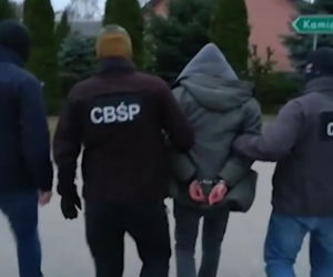 Porwanie w Białymstoku na osiedlu Dziesięciny. Porywacze wciągnęli do samochodu matkę z 3-letnim dzieckiem