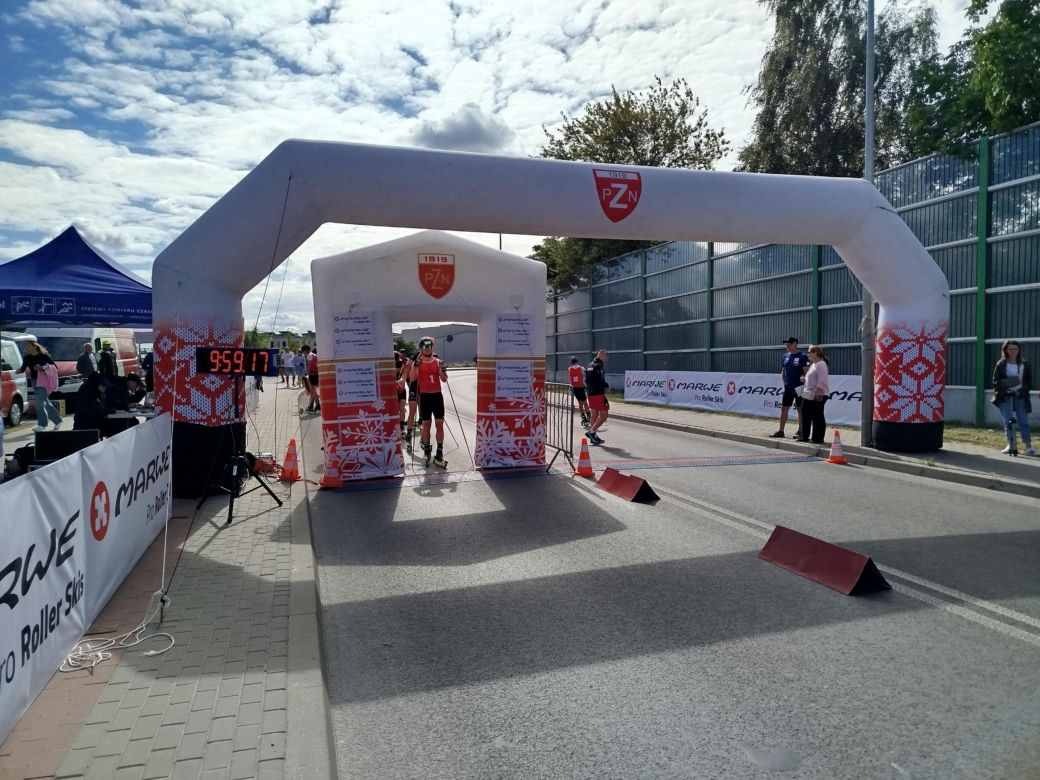 Zawody o Puchar Polski na nartorolkach Marwe Cup 2025 zostały zainaugurowane w Siedlcach