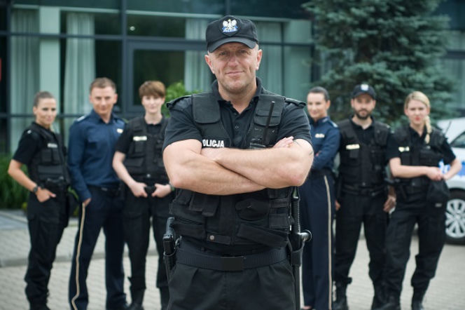 Policjantki i Policjanci - gwiazda serialu w autobiograficznej piosence