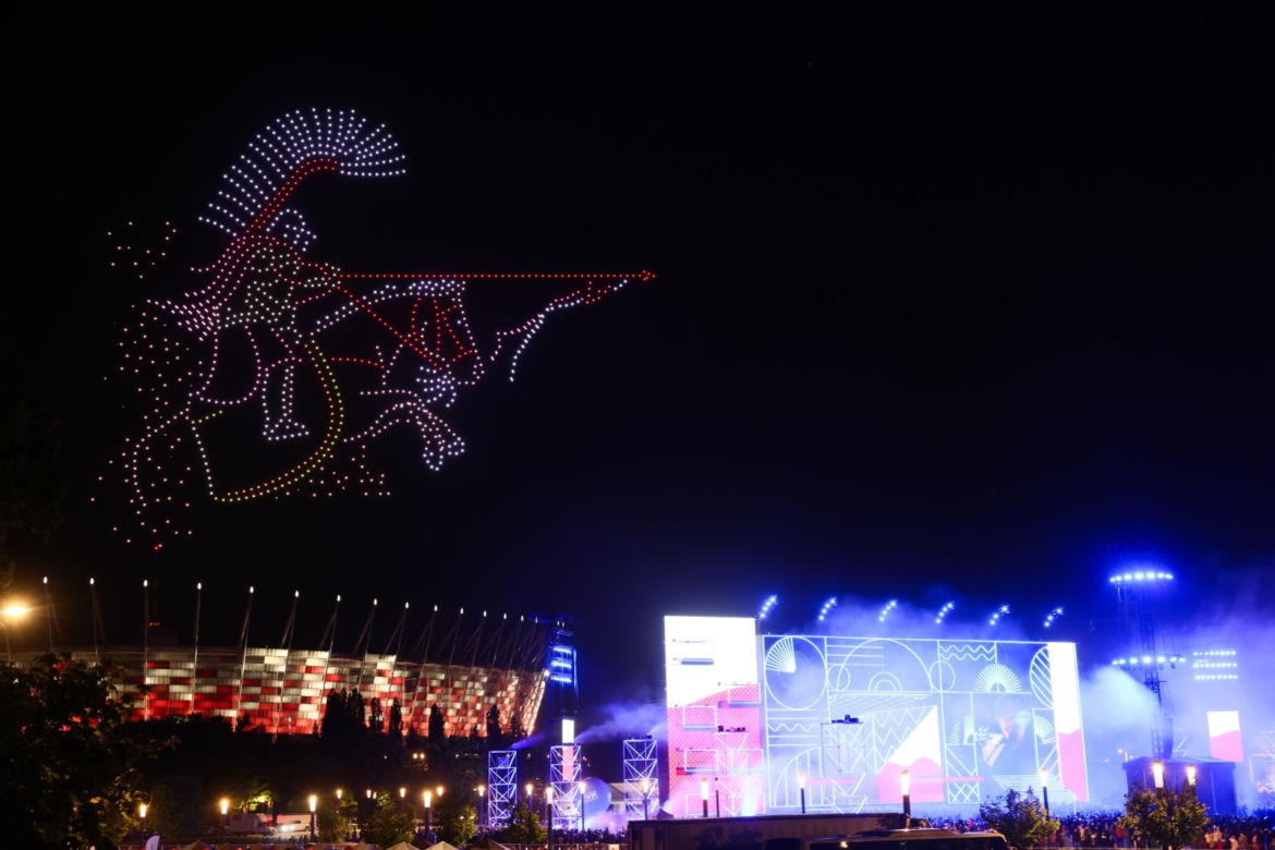 Multimedialny pokaz historii Polski z udziałem tysiąca dronów w Warszawie