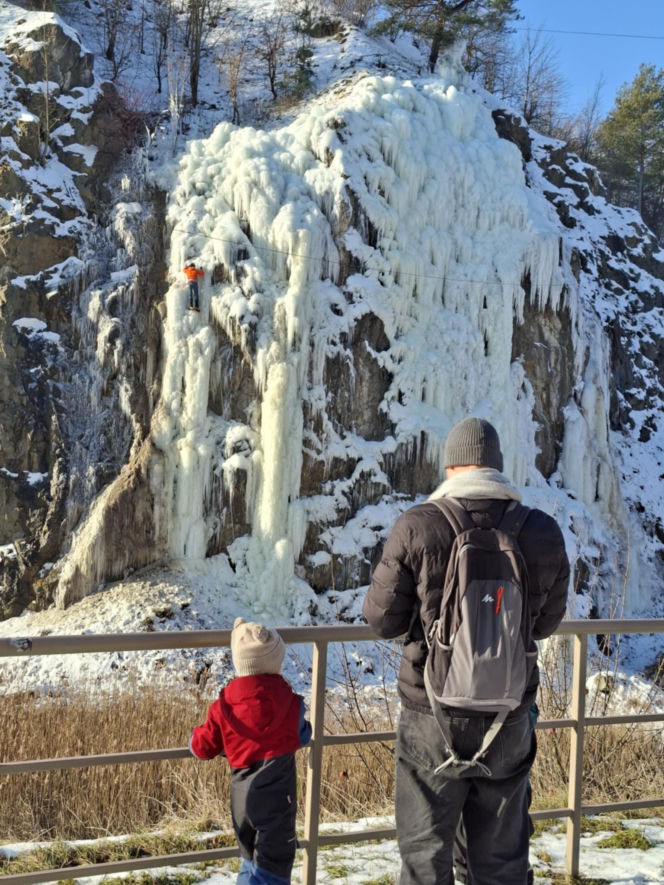 Kielce. Lodospad na Kadzielni