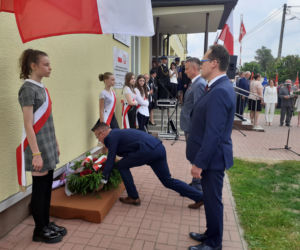 Dąbrówka Stany, gmina Skórzec: nowym wozem strażackim, po nowej drodze, do nowej szkoły