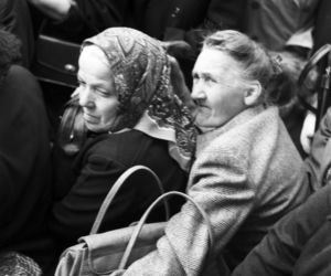 Uroczystość Bożego Ciała w Warszawie celebrowana przez Prymasa Polski kardynała Stefana Wyszyńskiego - 1957 rok