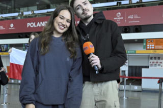 Alicja Szemplińska z fanami na lotnisku przed Eurowizją 2026