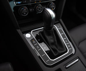 Volkswagen Passat Elegance vs Skoda Superb Sportline