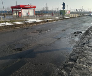 Siedleckie drogi niczym szwajcarski ser – kierowcy narzekają na stan dróg po zimie