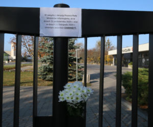 Cmentarze 1 listopada zamknięte dla niezaszczepionych. Kontrowersyjna rada eksperta. Rząd już podjął decyzję!
