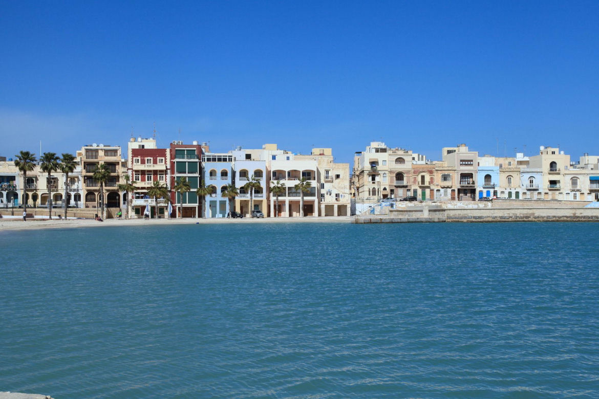 Malta. W tym mieście notuje sie ponad 300 słonecznych dni rocznie. Z lotniska w Rzeszowie  dolecisz tam w niecałe 3 godziny