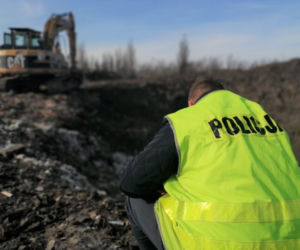 Wywozili nielegalnie odpady! Policja złapała ich na goracym uczynku [ZDJĘCIA]