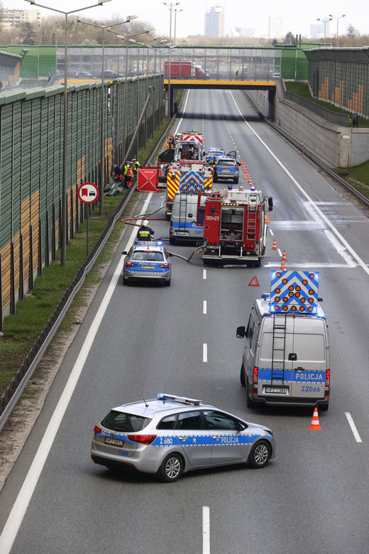 Wypadek na trasie S8 w Warszawie. Przerażająca śmierć kierowcy ciężarówki 
