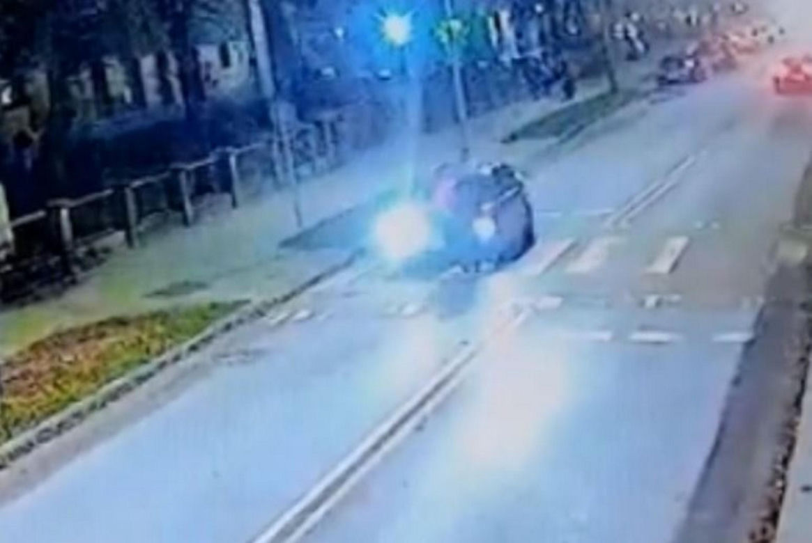 Weszli na przejście dla pieszych, 29-latek wjechał w nich fordem. Tragiczny finał