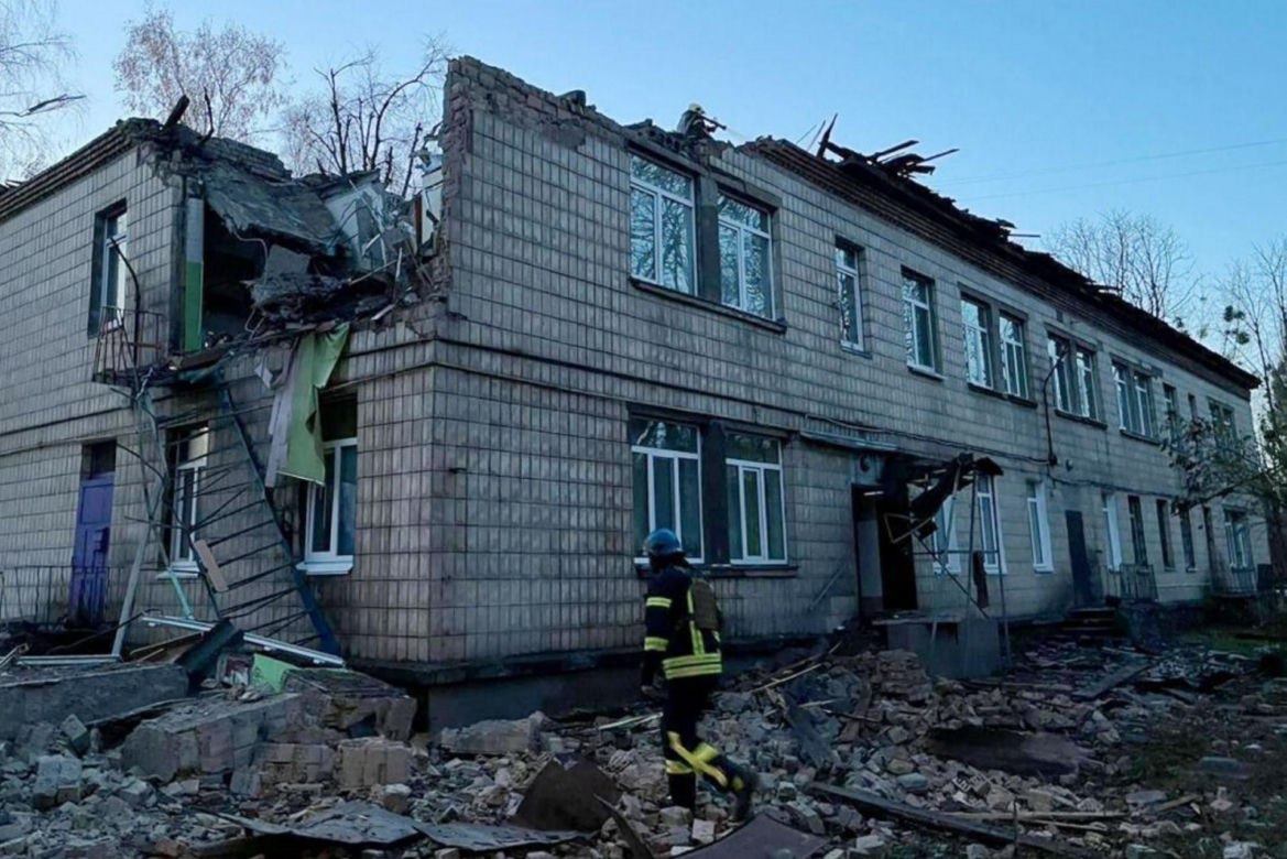Wojna w Ukrainie. Zmasowany atak dronów na Kijów, są ranni