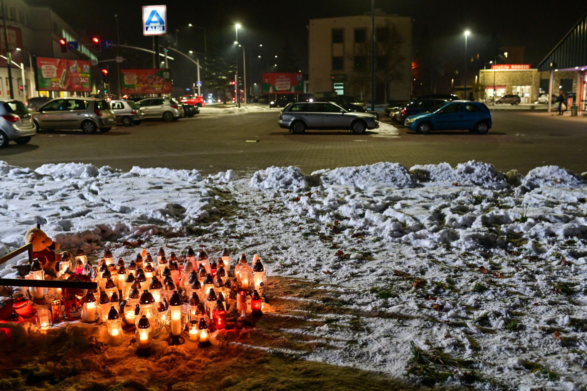 Andrychów. Znicze ku pamięci zmarłej 14-latki