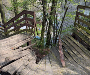 Wstrząsające sceny w Cieszynie. Zawalenie schodów w centrum miasta