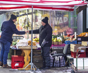 Senator Krzysztof Kwiatkowski na zakupach