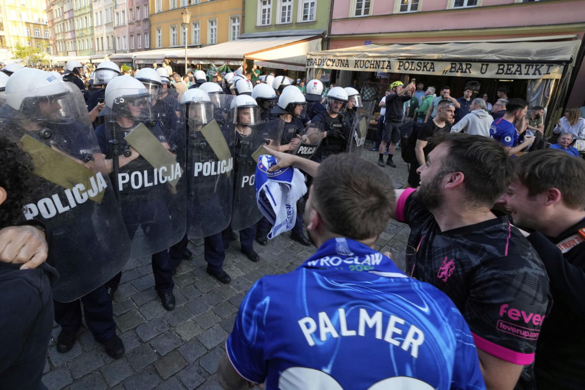 Kibice przed finałem Ligi Konferencji we Wrocławiu
