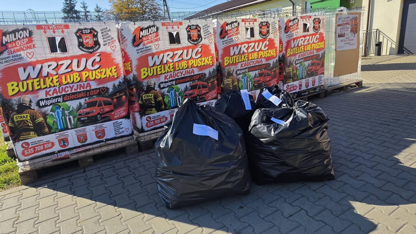 Chcą kupić busa za kaucję z butelek i puszek. Złodzieje plądrują punkty zbiórki
