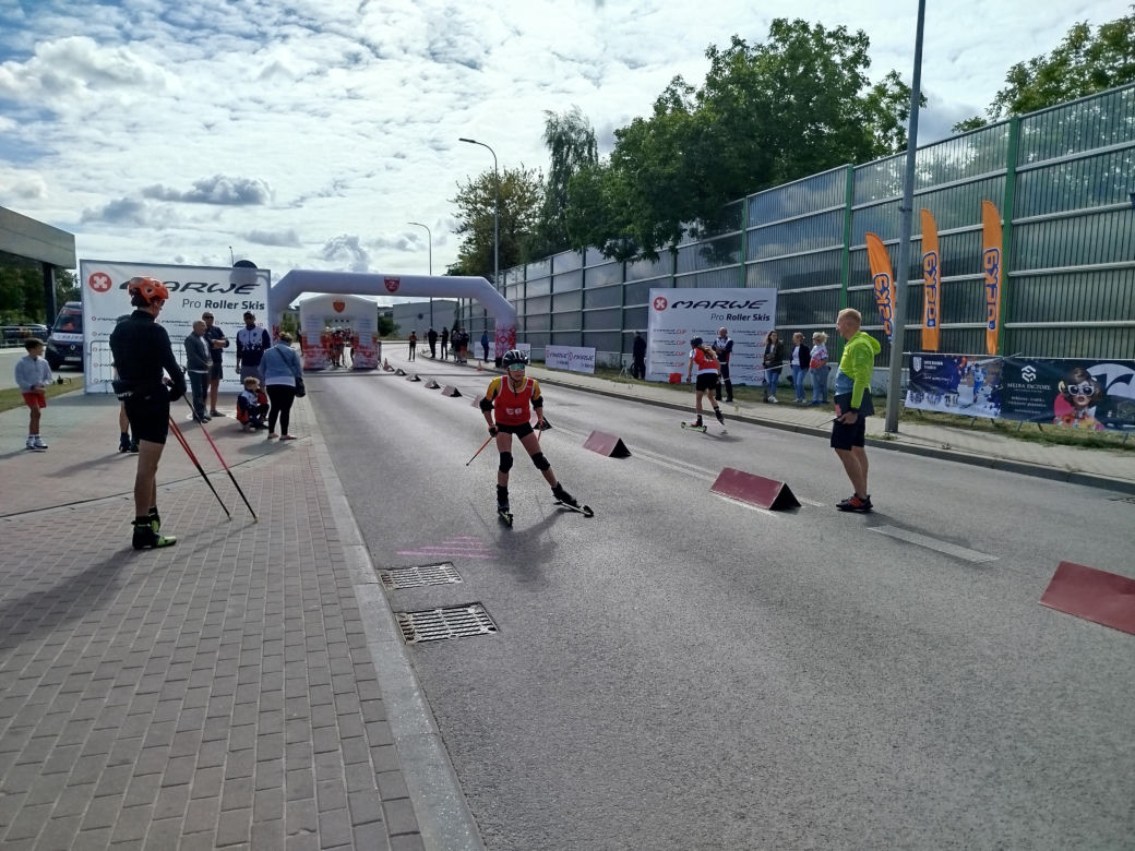 Zawody o Puchar Polski na nartorolkach Marwe Cup 2025 zostały zainaugurowane w Siedlcach