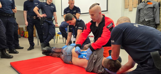 Policjant uratował życie pasażera