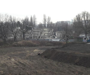 Wyburzanie silosów na Popowicach