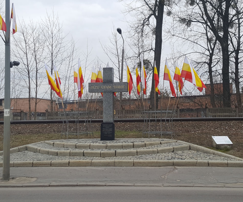 Pomnik krzyż ul Poleska