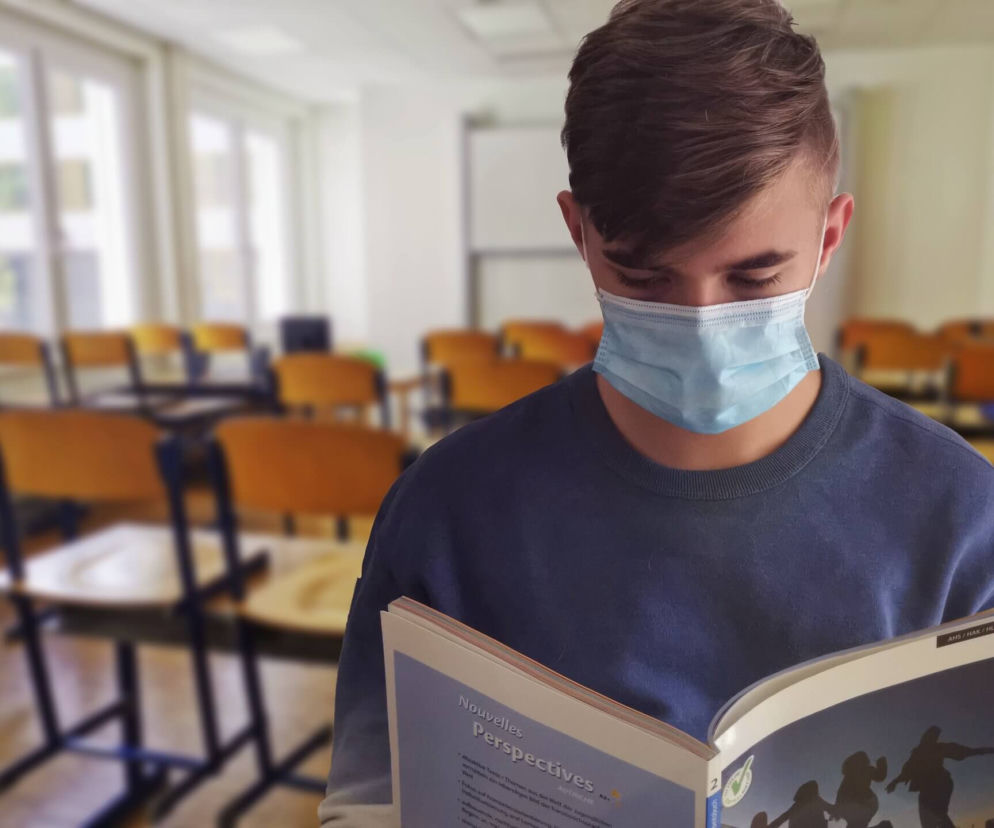 Nagły wzrost zakażeń koronawirusem w Polsce. Zbliża się druga fala epidemii. To efekt wznowienia nauki w szkołach?