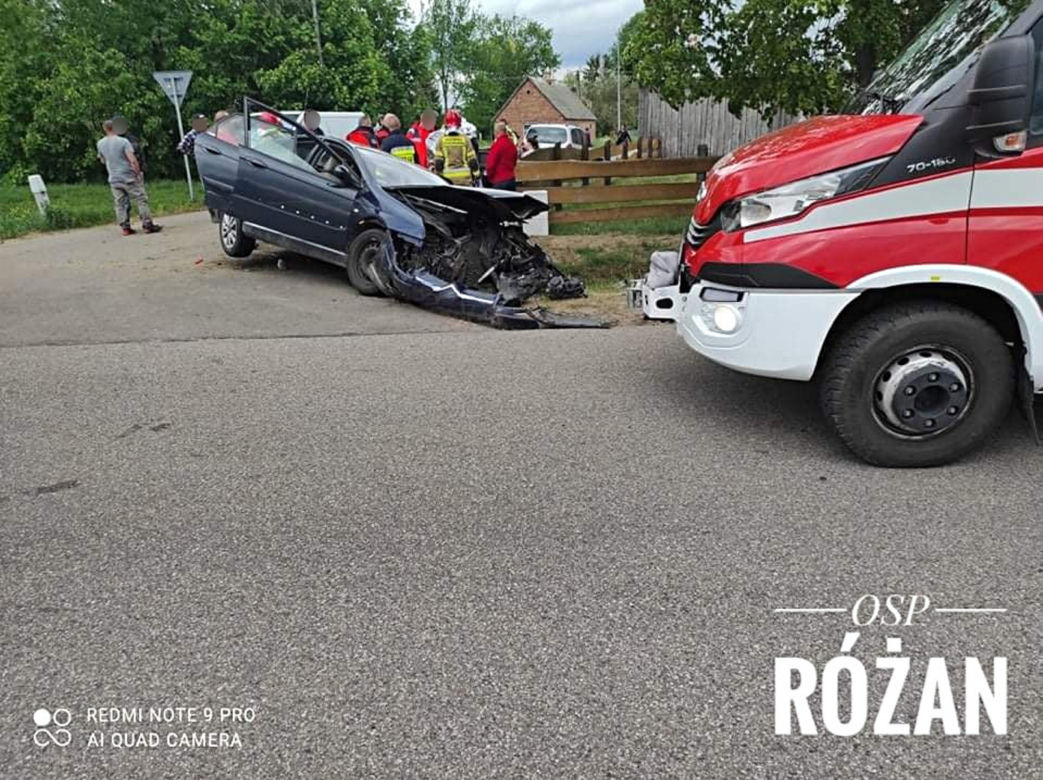 Makabra pod Makowem Mazowieckim! Pijany kierowca zmasakrował citroena [ZDJĘCIA].