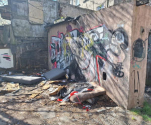 Urodziła i porzuciła dziecko obok pustostanu. Mała Wiktoria cudem przeżyła