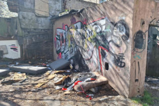 Urodziła i porzuciła dziecko obok pustostanu. Mała Wiktoria cudem przeżyła