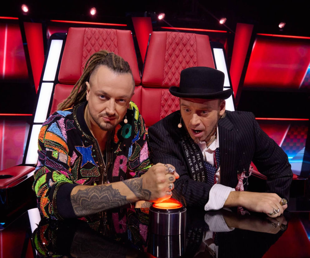 Trenerzy Baron i Tomson w The Voice of Poland wciskają wspólnie przycisk. O ich decyzjach przeczytasz na SE.