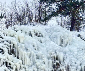 Kielce jak Himalaje? Niesamowity lodospad powstaje na Kadzielni. Zobacz zdjęcia