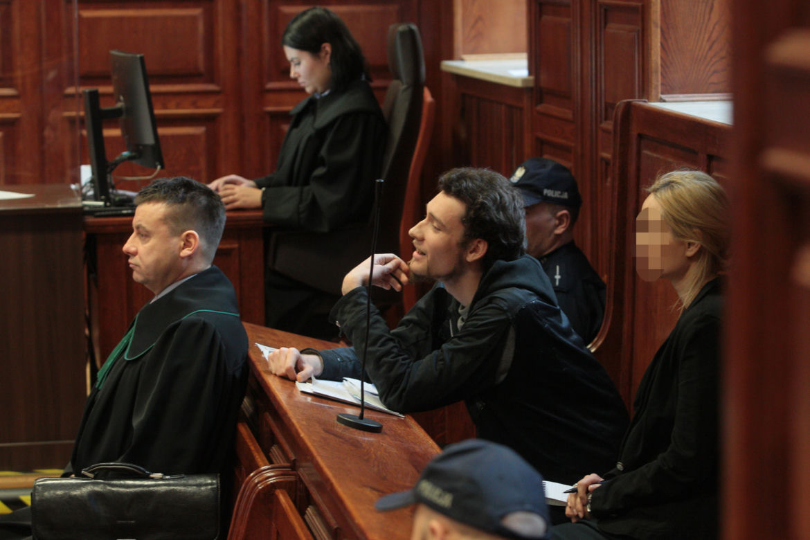 Karl Pfeffer przed sądem. Oskarżony o makabryczne zabójstwo matki 