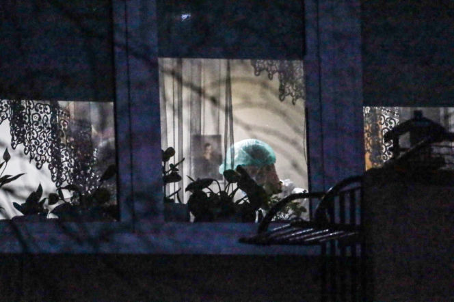 Dwa dni przed tragedią pozowali razem do zdjęcia. Dziś w mieszkaniu przy Bałtyckiej 3 nadal pracują śledczy