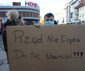 Kołobrzeg: Protest kobiet na ulicach miasta